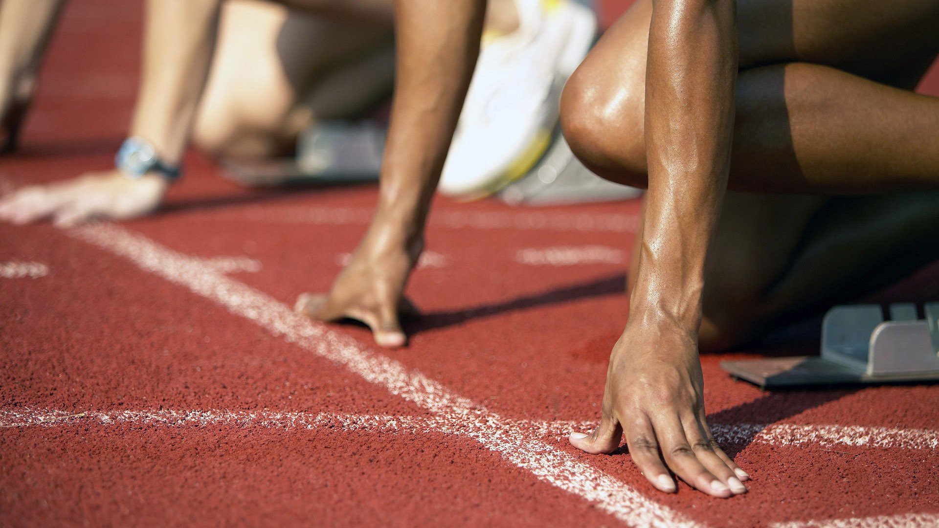 科技引领：最新赛车零部件亮相，赛车零件图